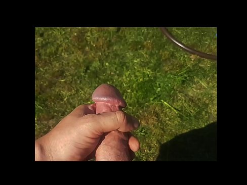 ❤️ Hot hottie si fa scopare la figa rosa e sborra con uno squirt in un giardino estivo ️❌ Video di sessoal it.special-grasser.ru ❌